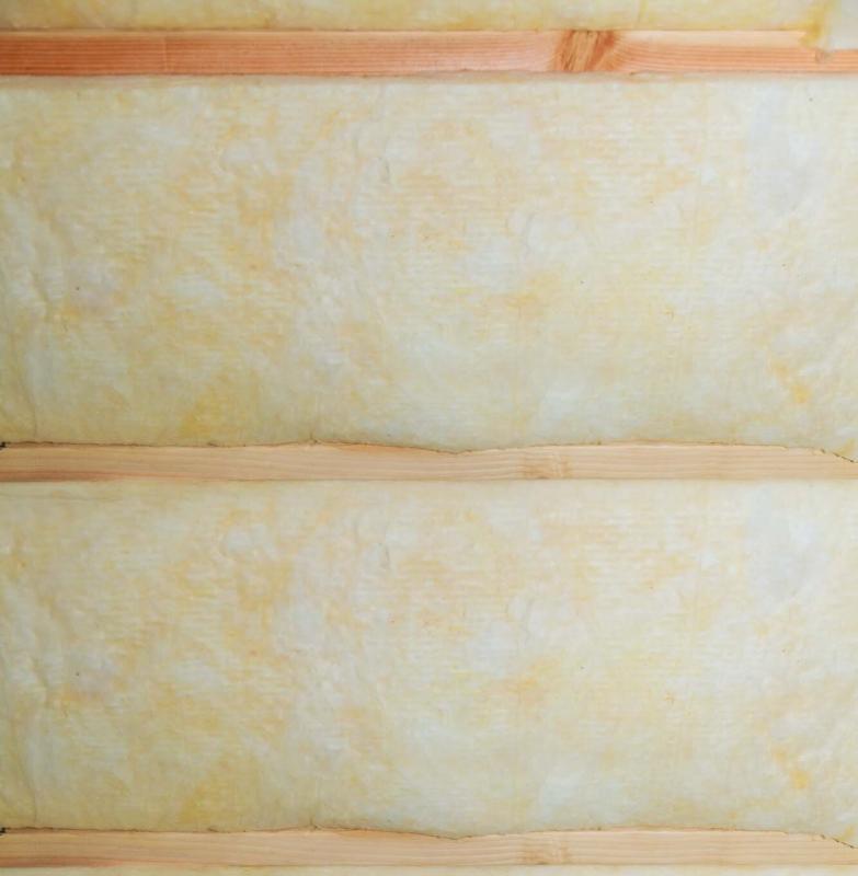 installazione-interno-parete-isolamento-casa-in-legno-costruzione-costruzione